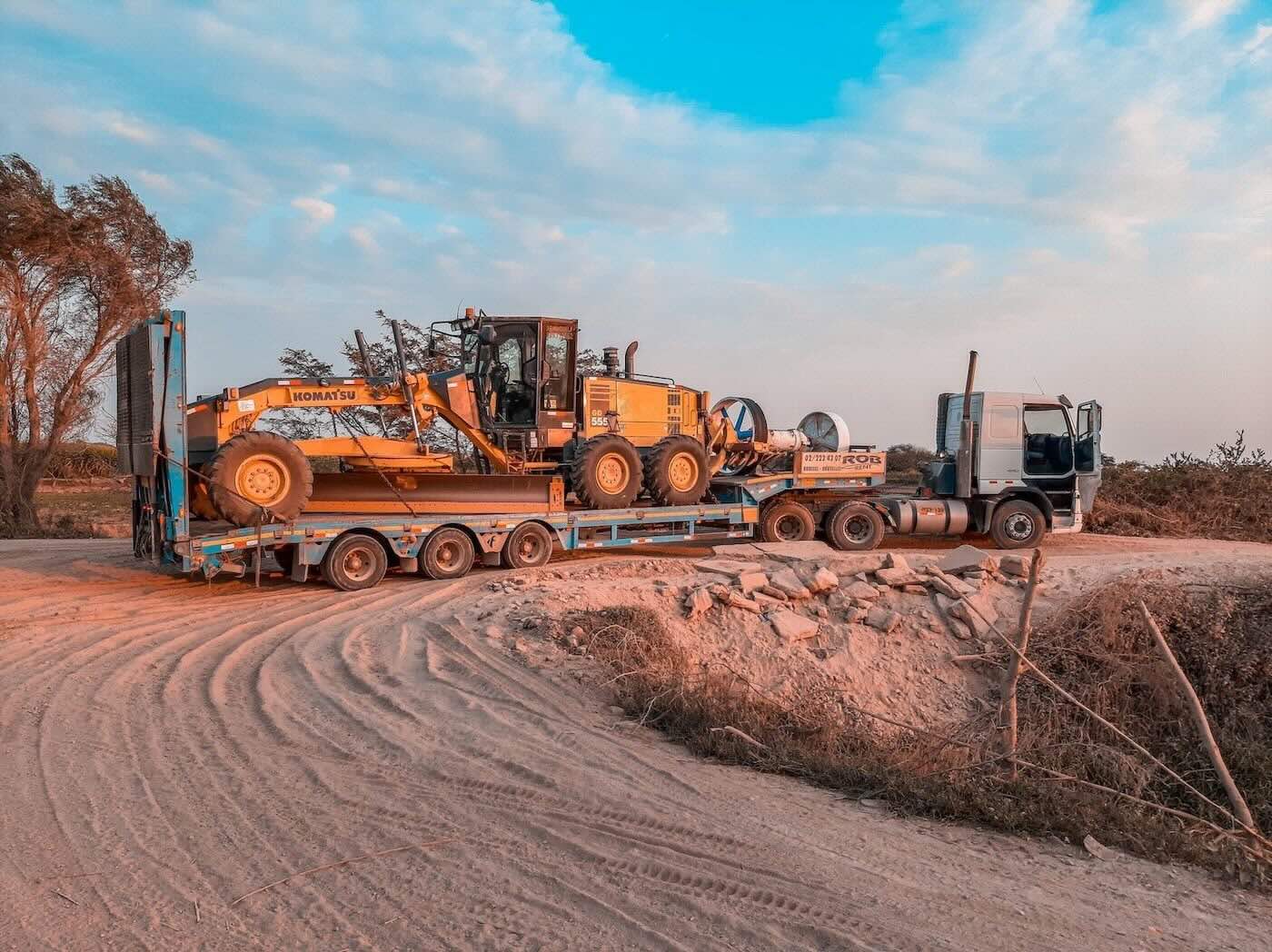 Lowbed taşımacılığı ile iş makinesi sevkiyatı